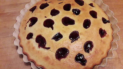 Bublanina z kefíru, Místo kefíru sem zkusila,acidofilní mléko, a místo ovoce, marmeládu :)