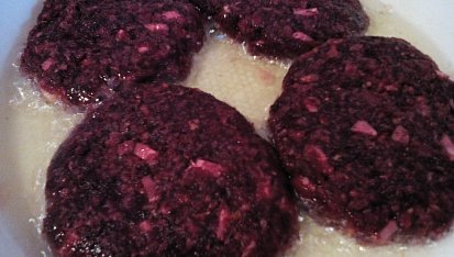 Burgery nebo karbanátky s červenou řepou