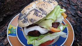 Burgery nebo karbanátky s červenou řepou