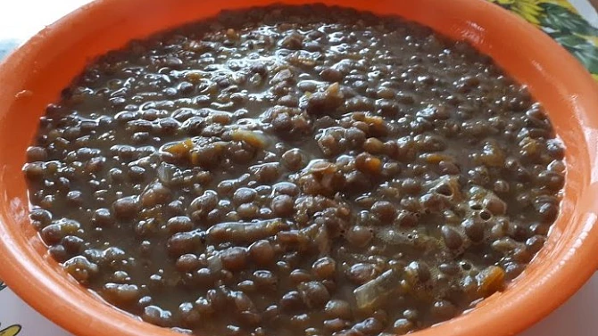 Čočková polévka s česnekem a majoránkou
