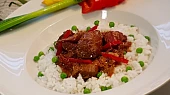 Kýta v sladké chilli omáčce s hráškovou rýží