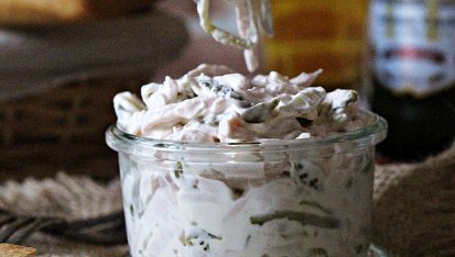 Německý salát z uzeniny (Fleischsalat)