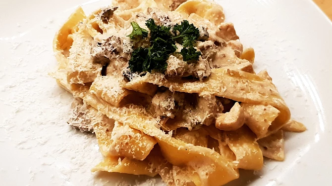 Pappardelle s hříbky a kuřecím masem