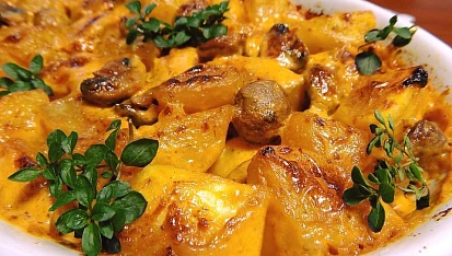Pečené brambory ve smetanovém pestu ze sušených rajčat