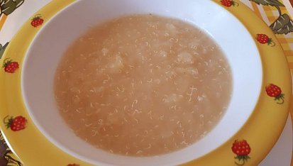 Quinoa kaše se strouhanými jablky - pro nejmenší