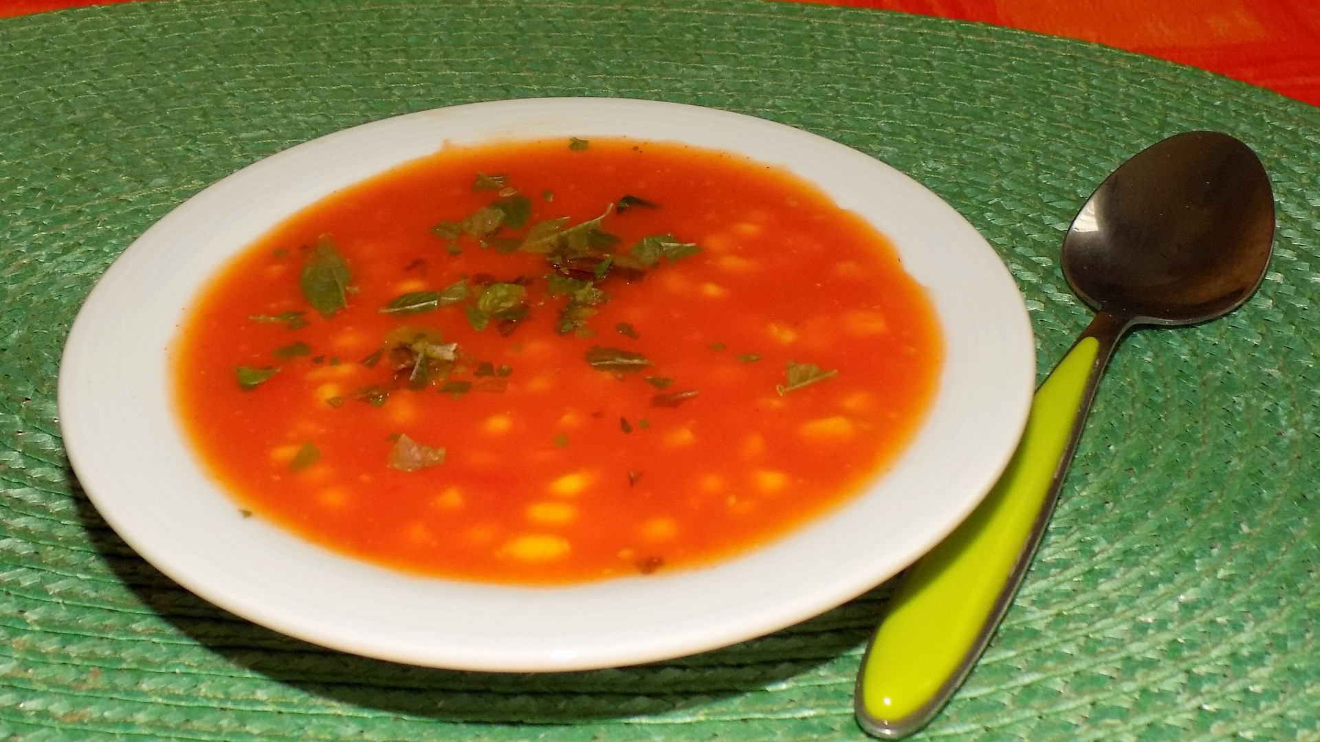 Rajčatová polévka s kukuřicí