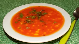 Rajčatová polévka s kukuřicí