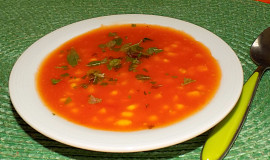 Rajčatová polévka s kukuřicí
