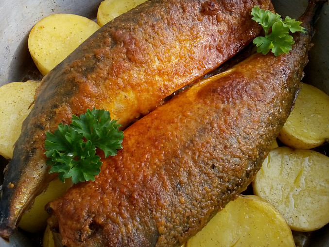 Ryba na bramborách pečená