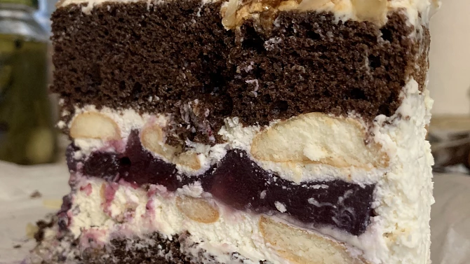 Špaldový dort s mascarpone a borůvkovým želé