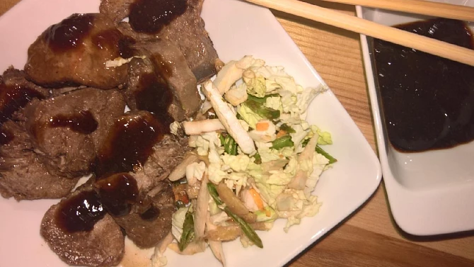Vepřový jazyk s pekingskou omáčkou