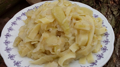 Česnekové nudle se zelím