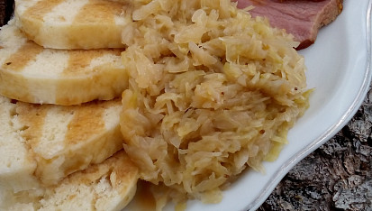 Dušené hlávkové zelí na slanině