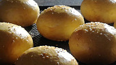 Hamburgerové bulky (..tady upečené)