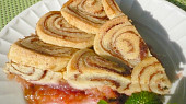 Jablečno-švestkový "crumble"