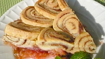 Jablečno-švestkový "crumble"