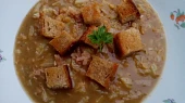 Kapustová polévka s červenou čočkou