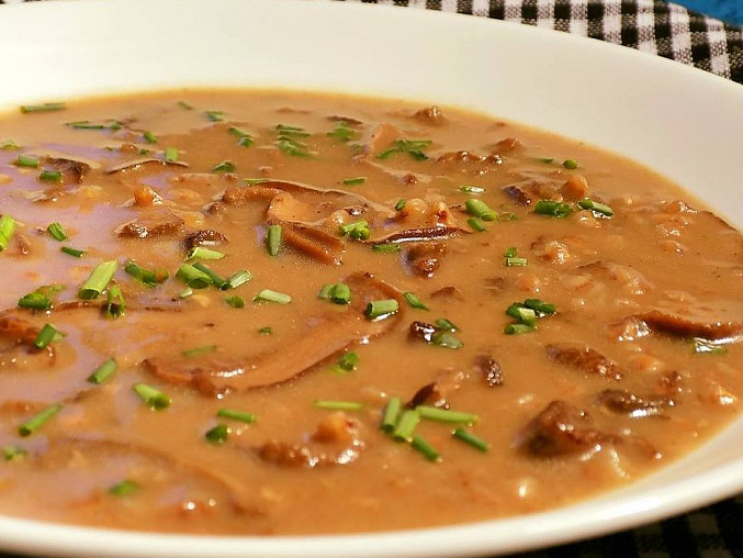 Kmínová polévka s pohankou a houbami