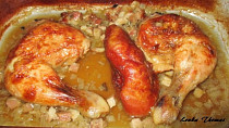 Kuřecí stehýnka pečená na slanině