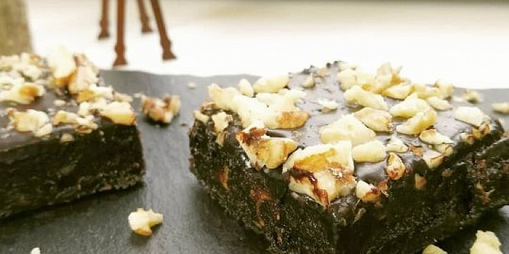 Nepečené brownies z datlí bez přidaného cukru