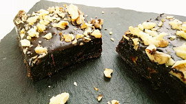 Nepečené brownies z datlí bez přidaného cukru
