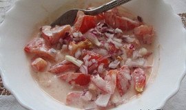 Rajčatový salát s jogurtem