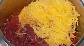 Špagetová dýně s červenou řepou
