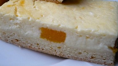 Tvarohové řezy s broskvemi
