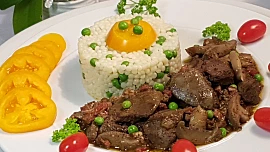 Krůtí játra na pepři, hrubozrnné hořčici s uzeným a žampiony