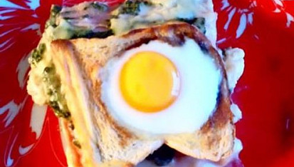 Zapečený toast s bešamelem