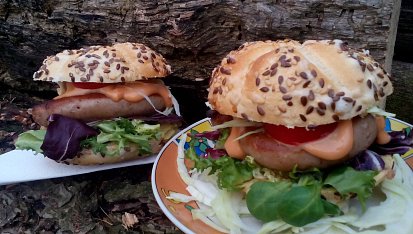 Burgery s vinnou klobásou