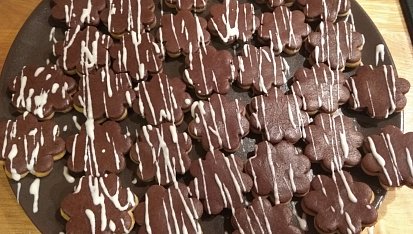 Dvoubarevné slepované cukroví