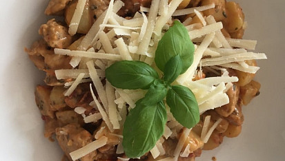 Gnocchi s krůtím masem a sušenými rajčaty