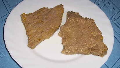Hovězí vemínko smažené, vemínko již uvařené a nakrájené na plátky - z 500 g syrového jsem měla 4 takovéto plátky