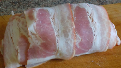 Kuřecí smažená roláda se sýrem a oravskou slaninou