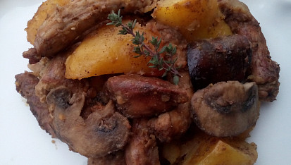 Pikantní krky s játry, žampiony a bramborem
