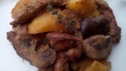 Pikantní krky s játry, žampiony a bramborem