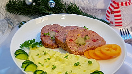 Pikantní sekaná s kapustičkami a kapií