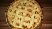 Americký jablečný koláč, Jablíčka jsem jen pokrájela, smíchala s cukrem a skořicí. Všem moc chutnal! :) 
