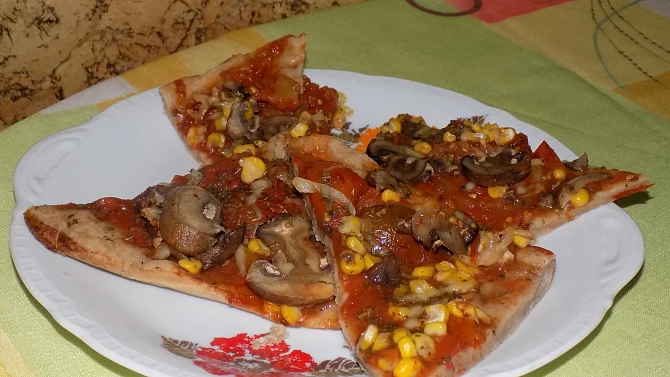 Celozrnné těsto na pizzu