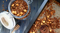 Domácí oříšková granola/müsli