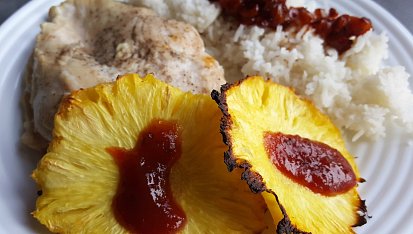 Grilovaná kuřecí prsa s grilovaným ananasem, Grilovaná kuřecí prsa s grilovaným ananasem