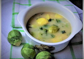 Kmínová polévka s bramborem a růžičkovou kapustou