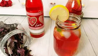 Ledový čaj a sirup z květů ibišku