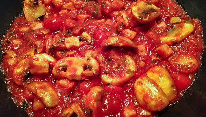 Penne all´Amatriciana, s houbami