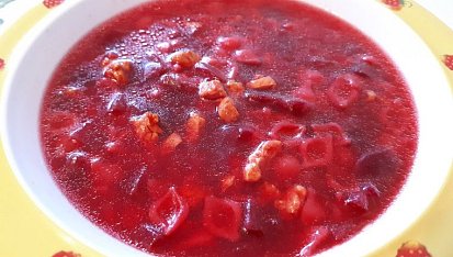 Polévka s krůtím masem a červenou řepou - pro nejmenší