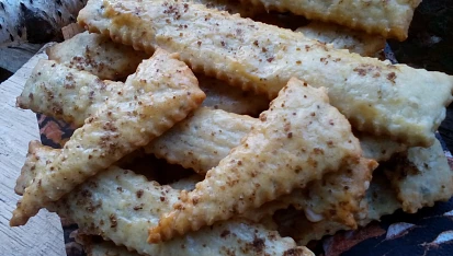 Slané tyčinky nebo krekry ze tří surovin