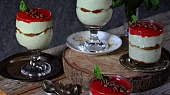 Bazalkové tiramisu s jahodovým coulis
