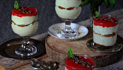 Bazalkové tiramisu s jahodovým coulis