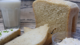 Bylinkový chléb s podmáslím z domácí pekárny